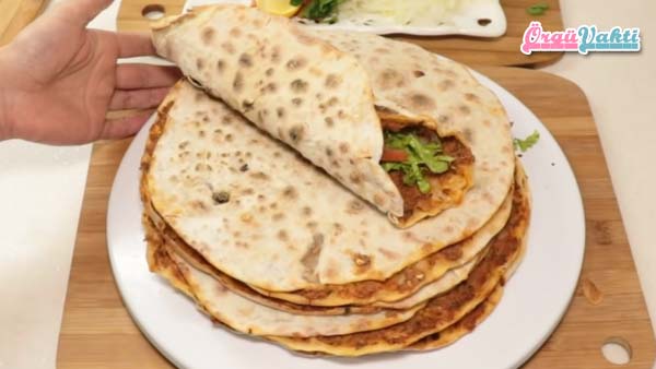 Evde Kolay Lahmacun Yapılışı Anlatımlı Videolu